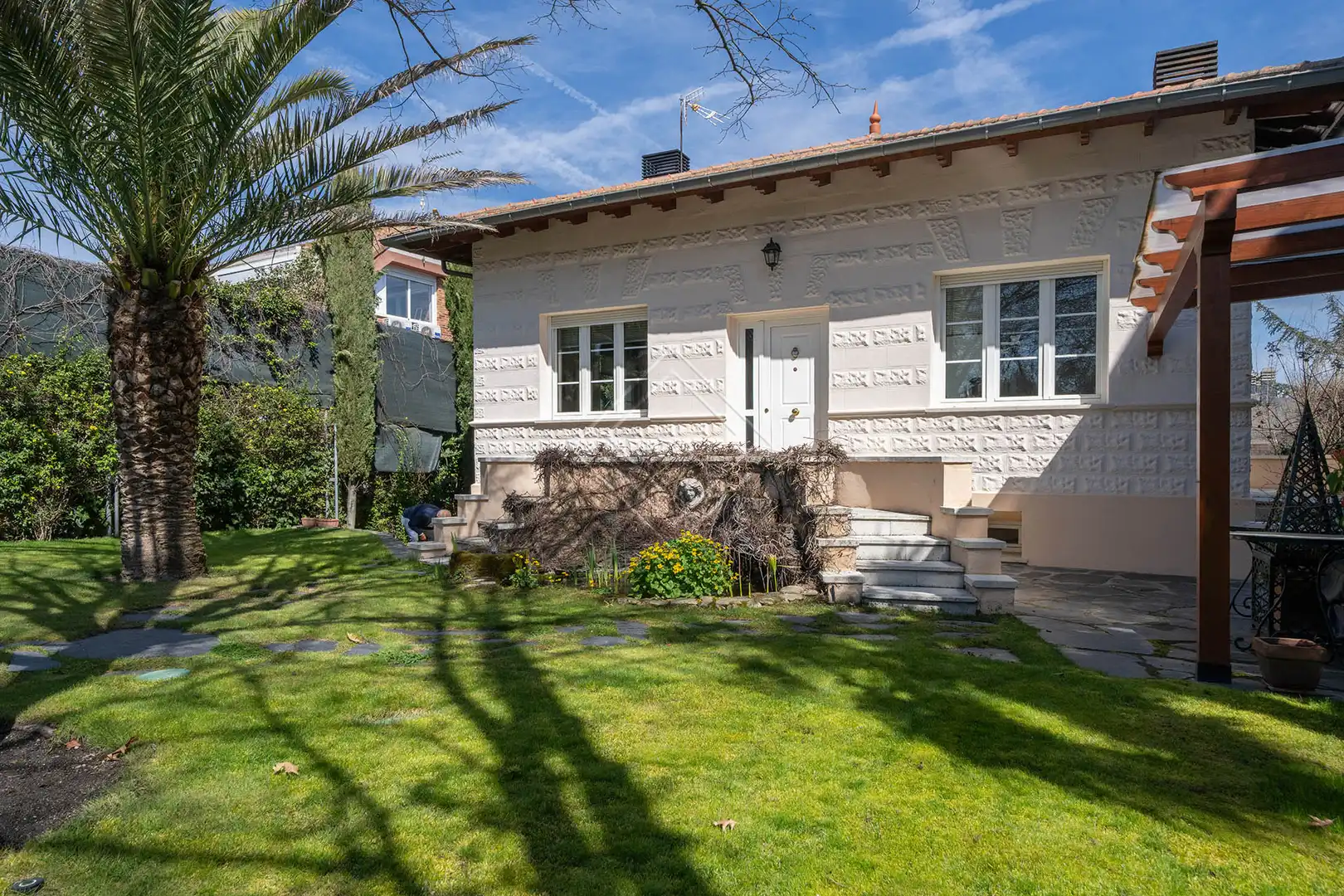 Vista exterior de Casa o xalet en venda en Madrid amb Aire condicionat, Calefacció i Jardí privat