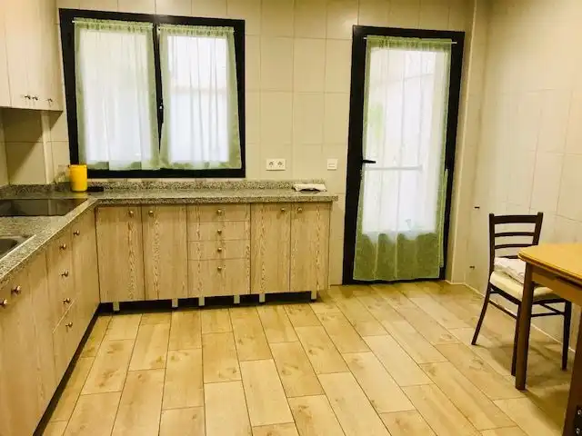 Cuina de Casa o xalet en venda en Cuéllar amb Calefacció, Jardí privat i Terrassa