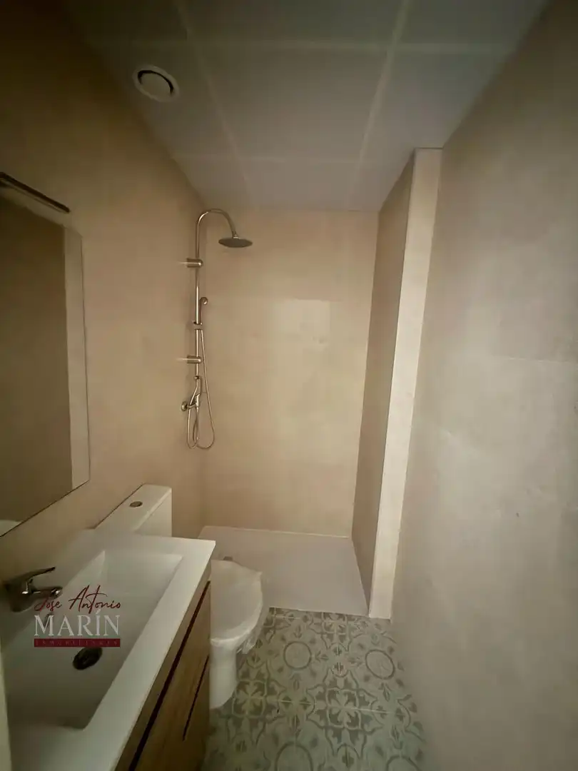 Bany de Apartament en venda en Badajoz amb Terrassa i Balcó