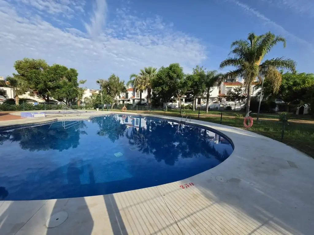 Adosado con piscina en venta en Caleta de Vélez, imagen 5
