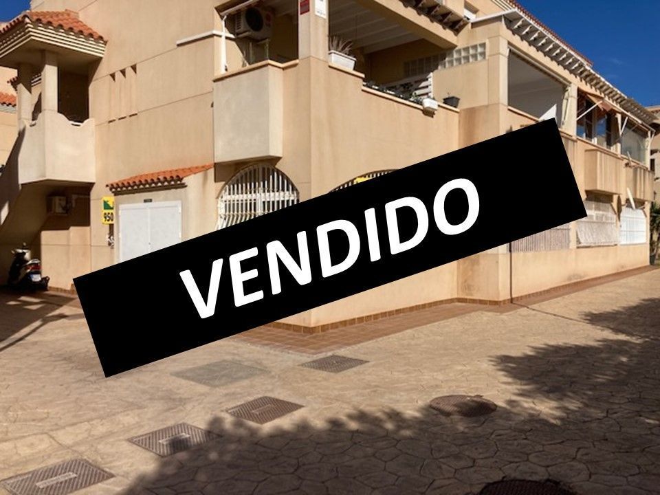 Vista exterior de Apartament en venda en Roquetas de Mar amb Aire condicionat, Calefacció i Piscina