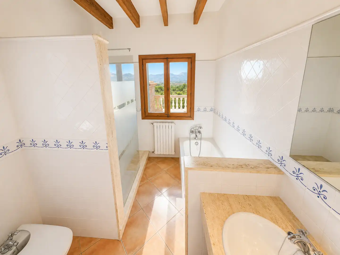 Bathroom of Houses for rent in Santa Eugènia  with Air Conditioner, Heating and Private garden