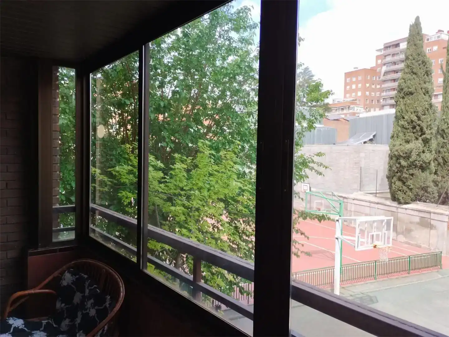 Außenansicht von Wohnung zur Miete in  Madrid Capital mit Klimaanlage