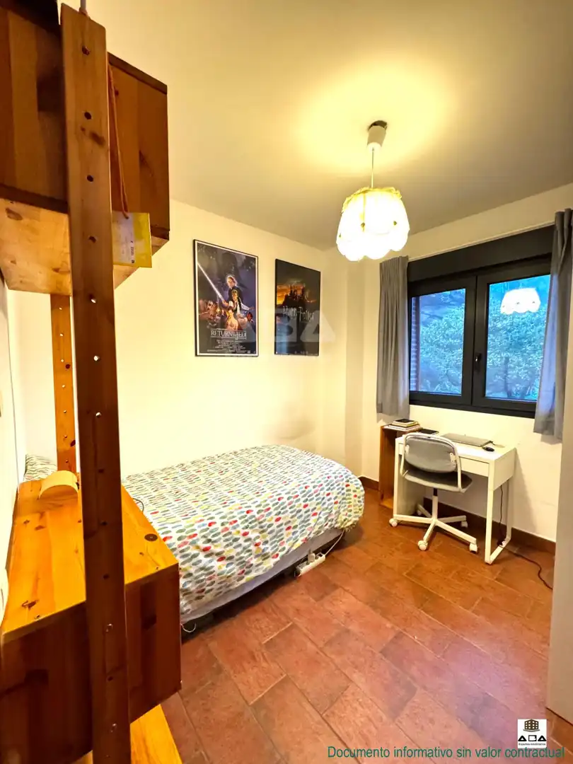 Dormitori de Casa o xalet en venda en Poyales del Hoyo amb Calefacció, Jardí privat i Terrassa