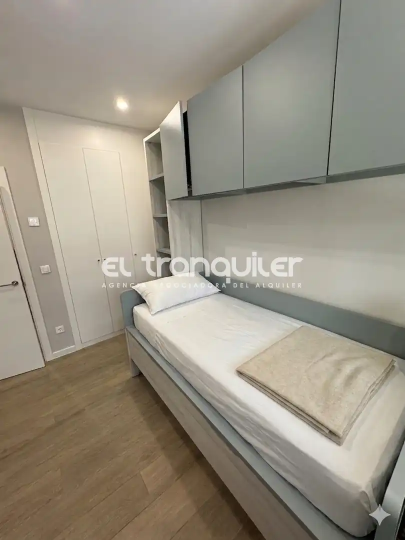 Bedroom of Flat for rent in Madrid  with Air Conditioner, Terrace and Storage room