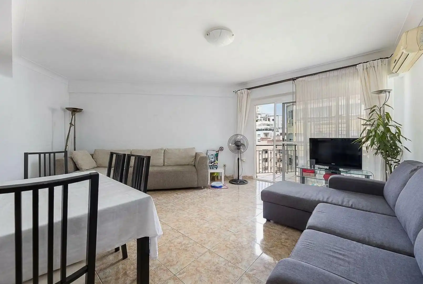 Sala d'estar de Pis en venda en  Palma de Mallorca amb Balcó