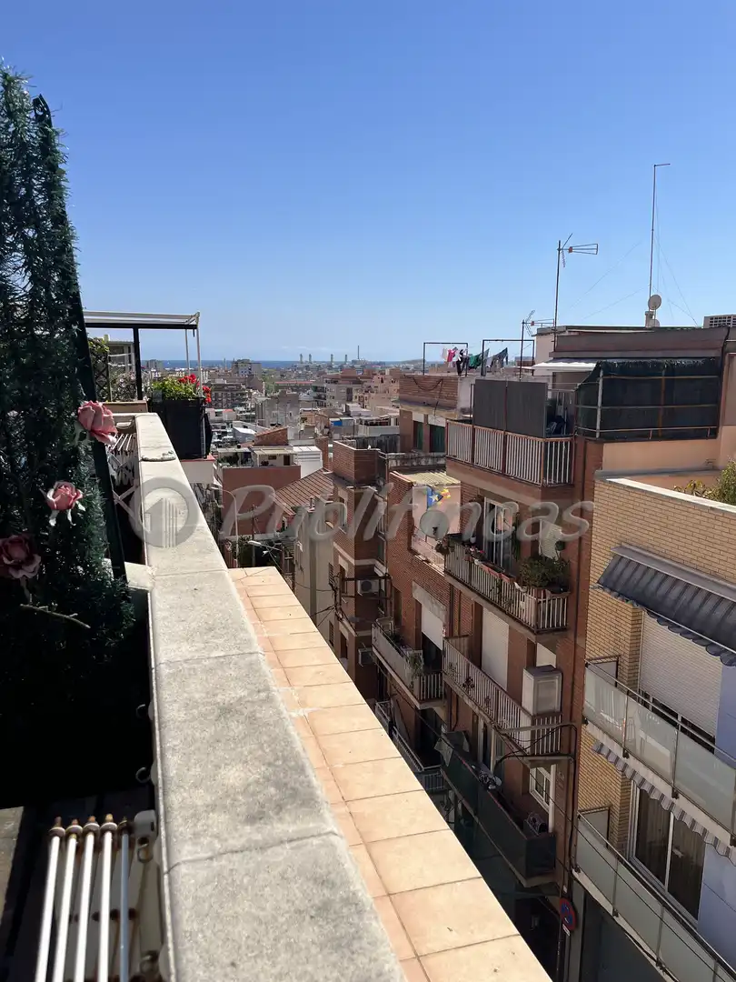 Einfamilien-Reihenhaus zum Verkauf in Carrer de la Pau, Llefià