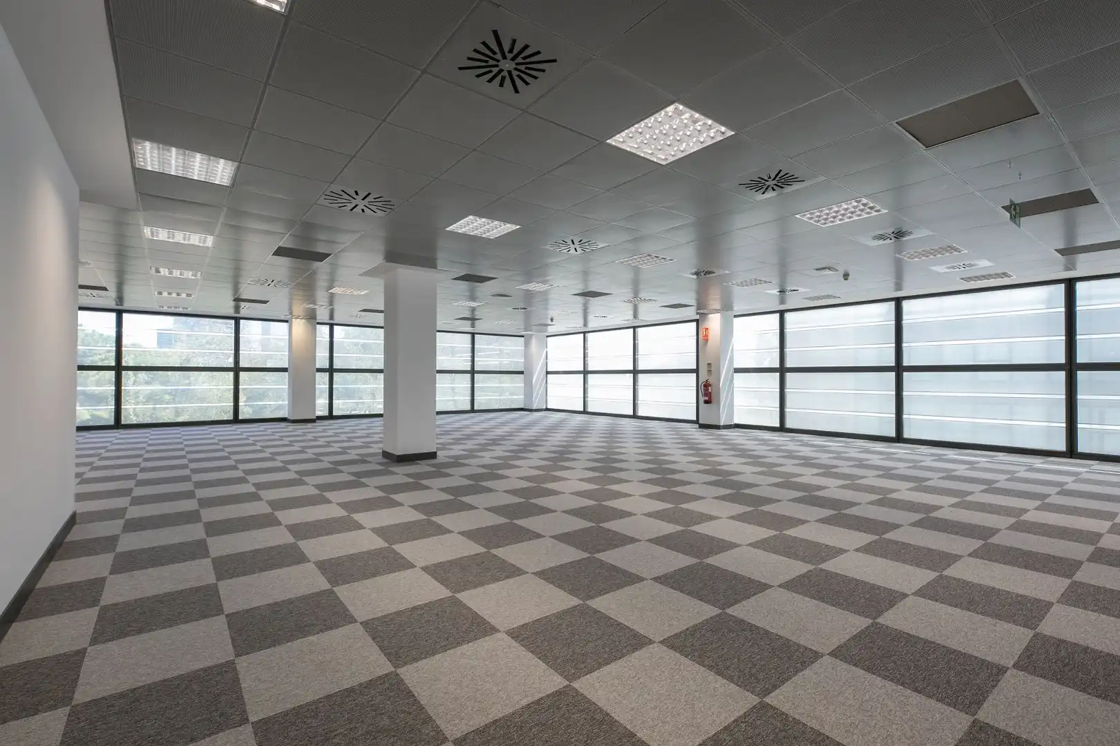 Office for rent in L'Hospitalet de Llobregat  with Air Conditioner and Heating