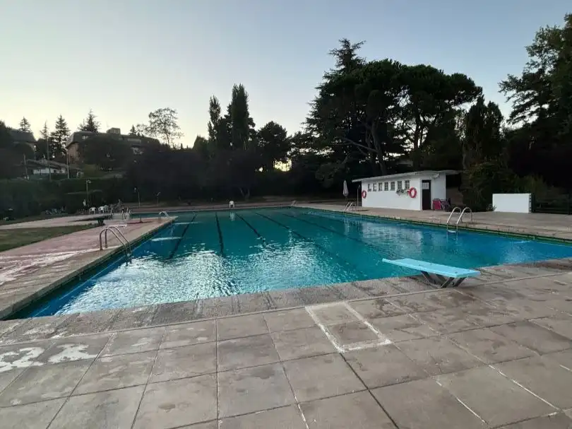 Piscina de Piso en venta en El Espinar con Aire acondicionado, Terraza y Balcón