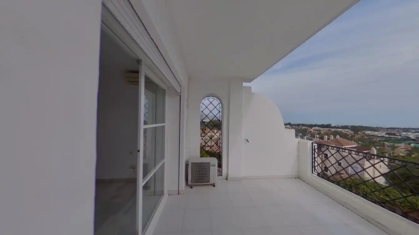 Terrassa de Casa adosada en venda en Estepona amb Aire condicionat i Piscina