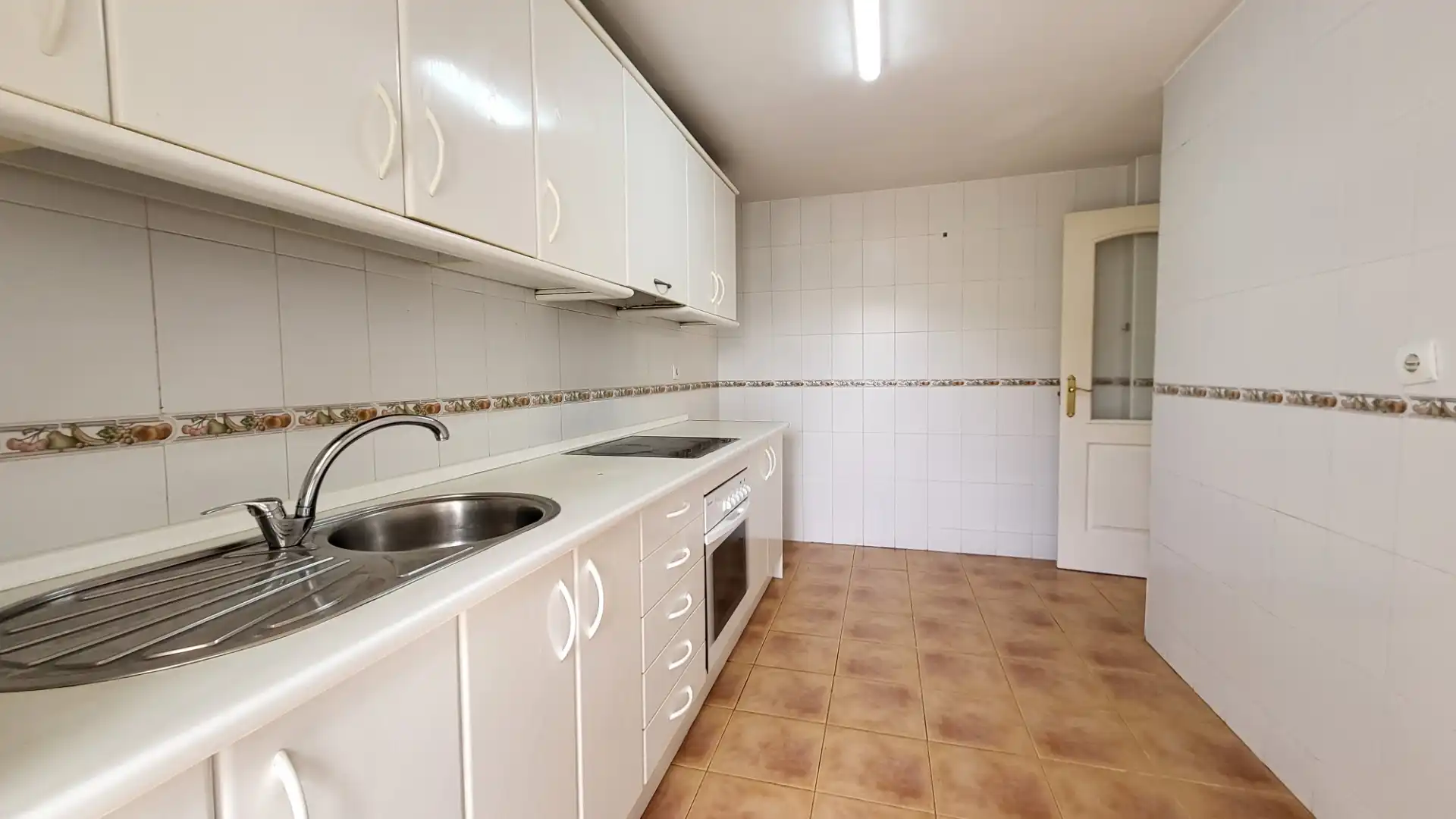 Piso en venta en Calle Andrómeda, El Cónsul - Ciudad Universitaria - El Romeral