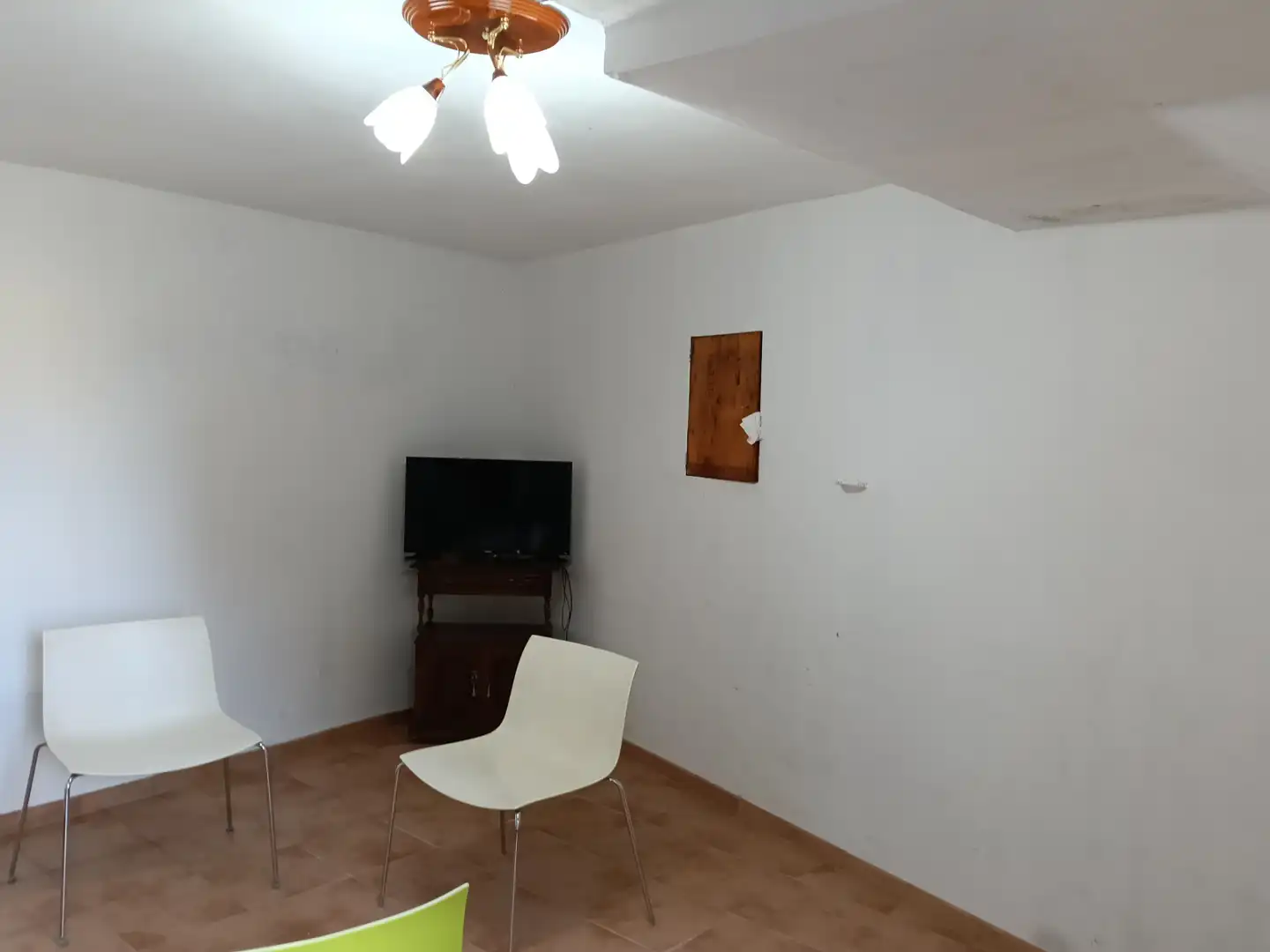 Einfamilien-Reihenhaus zum Verkauf in Carral mit Privatgarten und Abstellraum