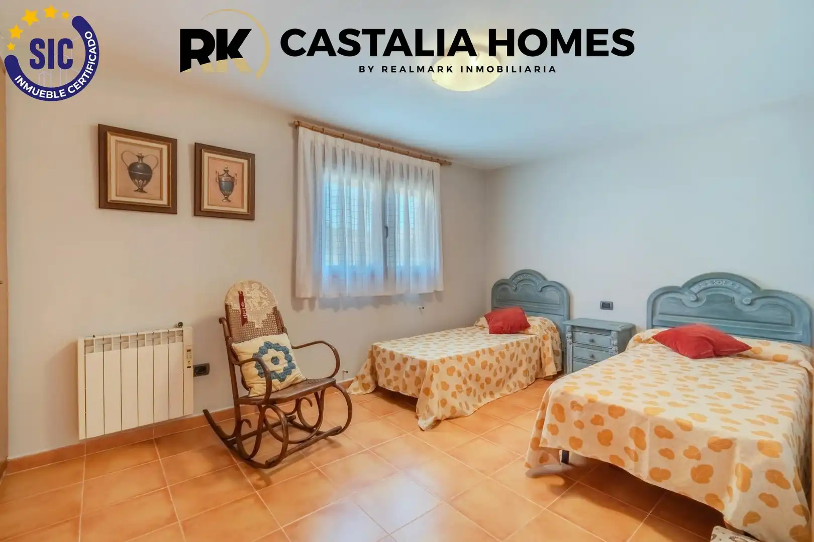 Dormitori de Casa o xalet en venda en Borriol amb Calefacció, Jardí privat i Piscina