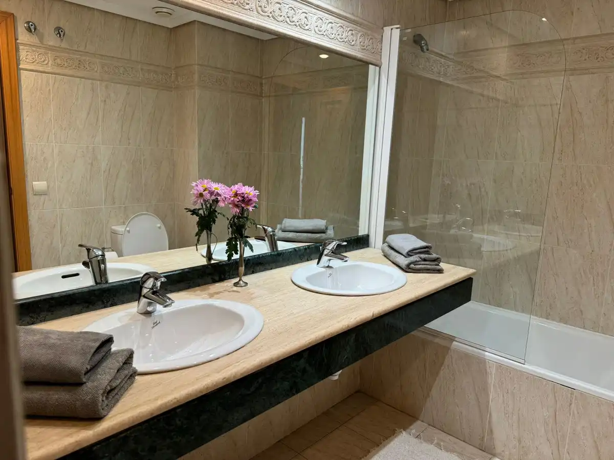 Apartamento con piscina en alquiler en Selwo, imagen 12