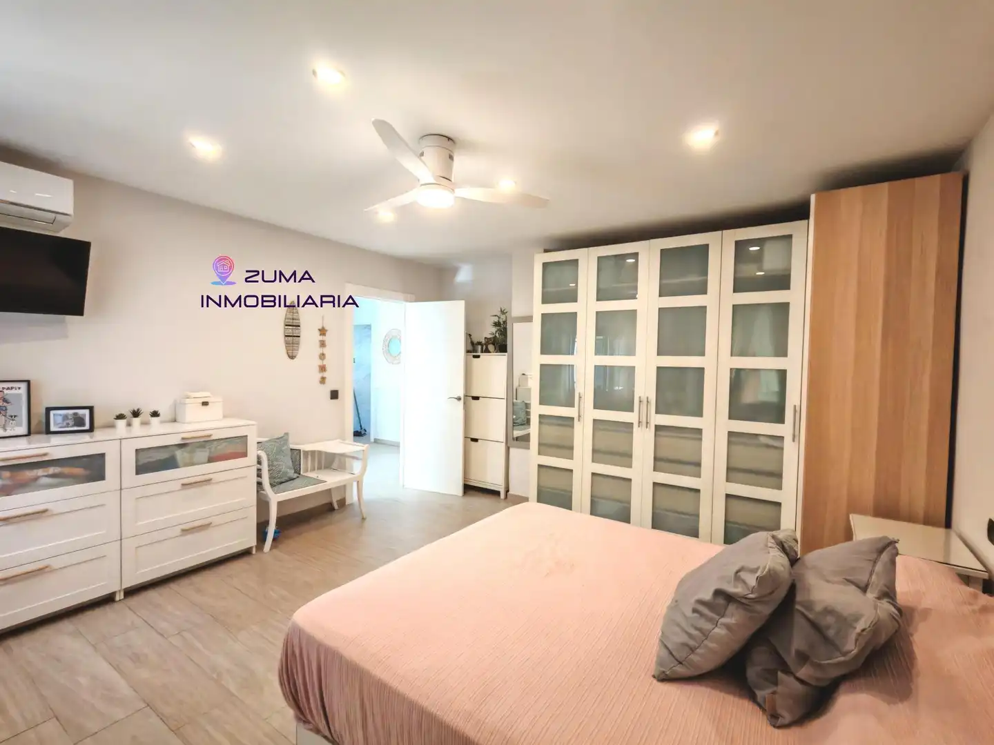 Bedroom of Detached homes for sale in Málaga  with Air Conditioner and Heating