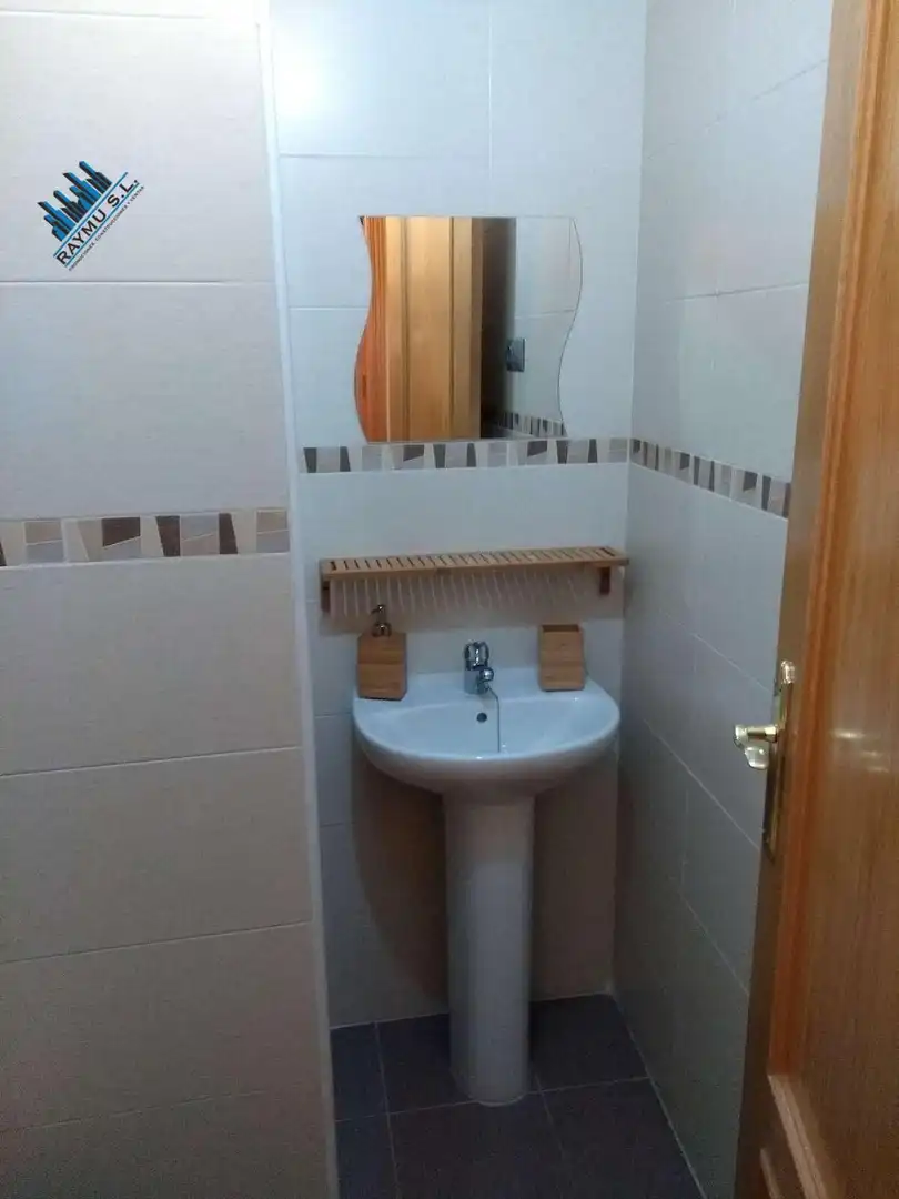 Bany de Edifici en venda en Velilla de San Antonio