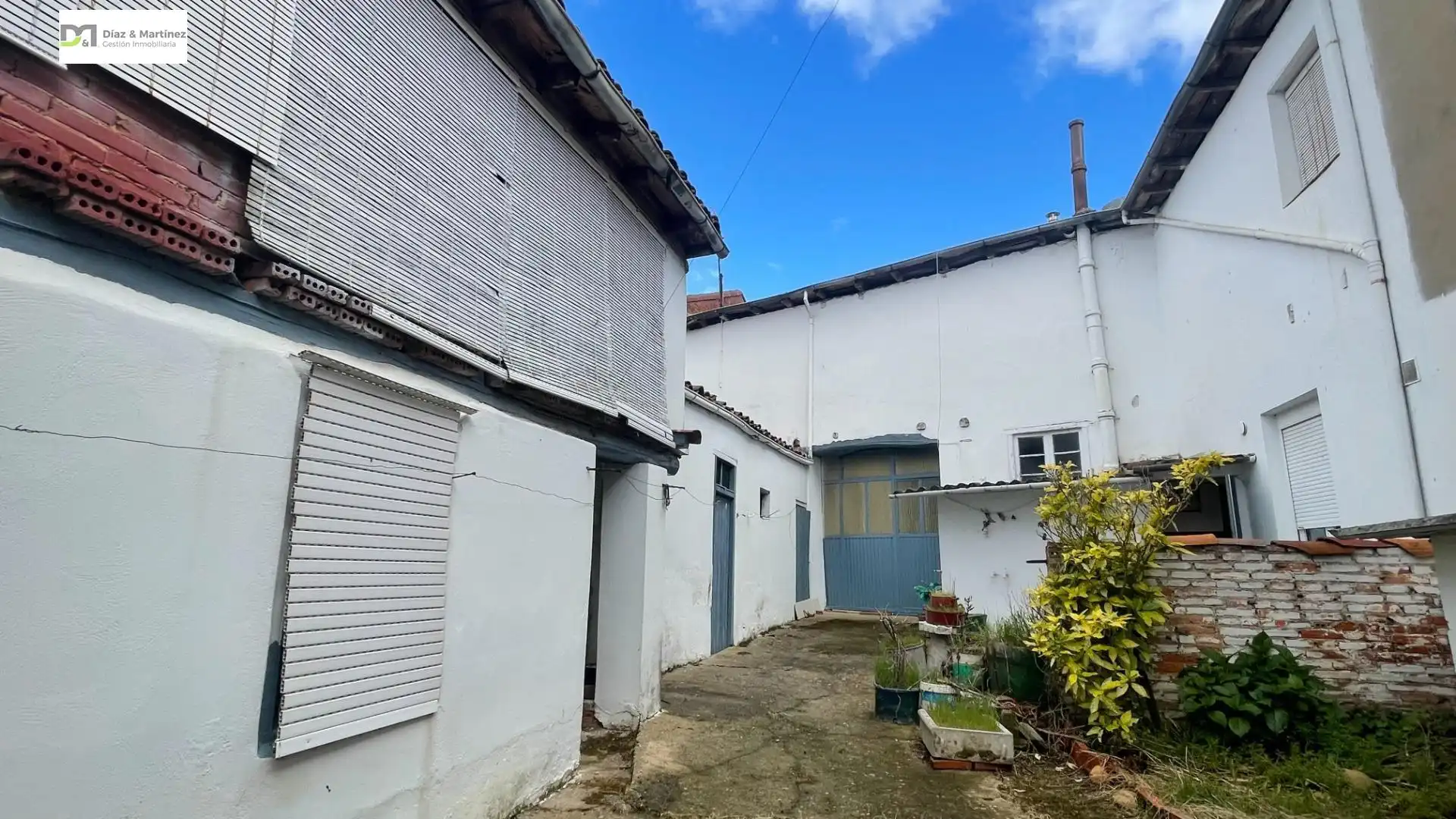 Vista exterior de Casa o xalet en venda en Bustillo del Páramo amb Calefacció