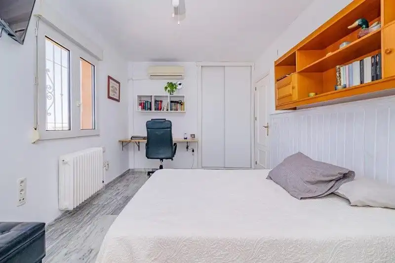 Dormitori de Casa o xalet en venda en Jun amb Aire condicionat, Terrassa i Traster
