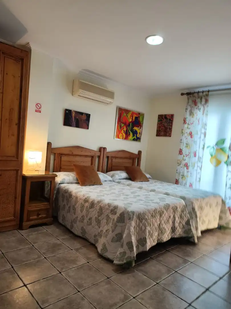 Habitación de Edificio en venta en Castillo de Locubín con Alarma