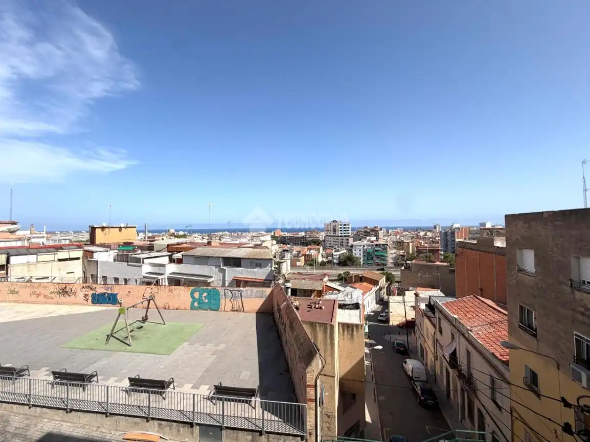 Exterior view of Flat for sale in Badalona  with Air Conditioner and Balcony