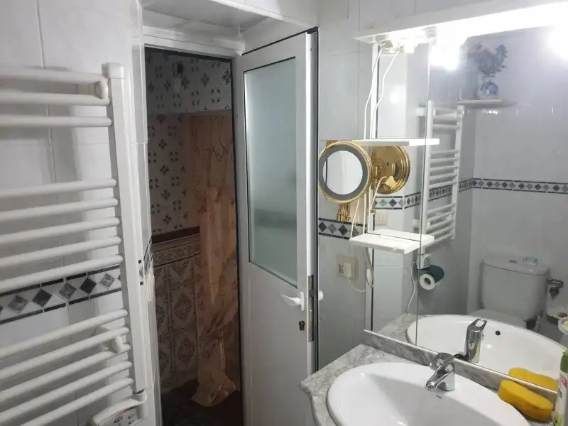 Bany de Casa o xalet en venda en Serradilla amb Aire condicionat, Jardí privat i Traster