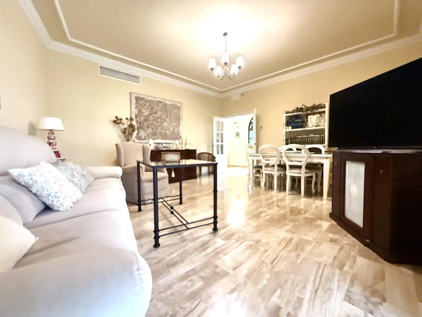 Sala d'estar de Casa o xalet en venda en Posadas amb Aire condicionat, Calefacció i Jardí privat