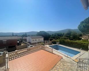 Piscina de Casa o xalet en venda en Pelayos de la Presa amb Calefacció, Jardí privat i Terrassa