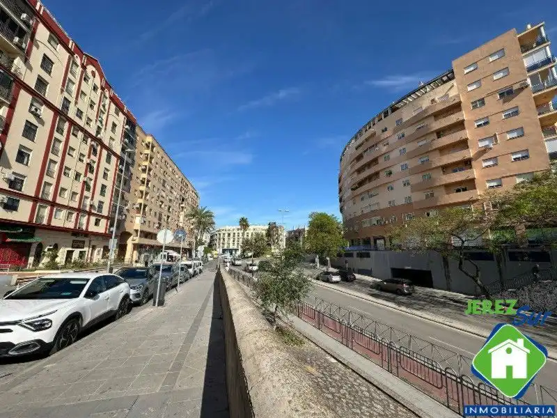 Vista exterior de Pis en venda en Jerez de la Frontera amb Aire condicionat i Terrassa