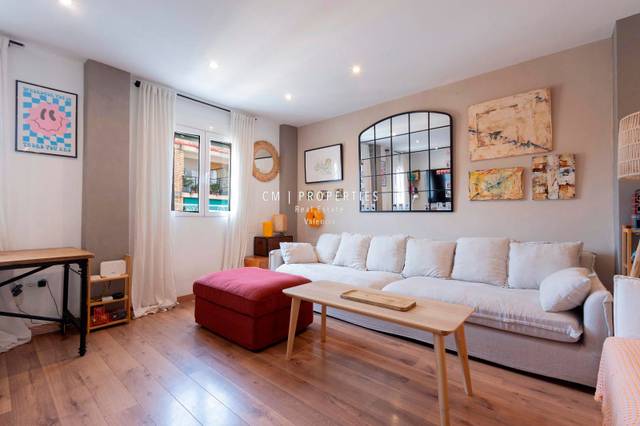 Piso en Venta en CALLE DE L'ART MAJOR DE LA SEDA en Nou Moles