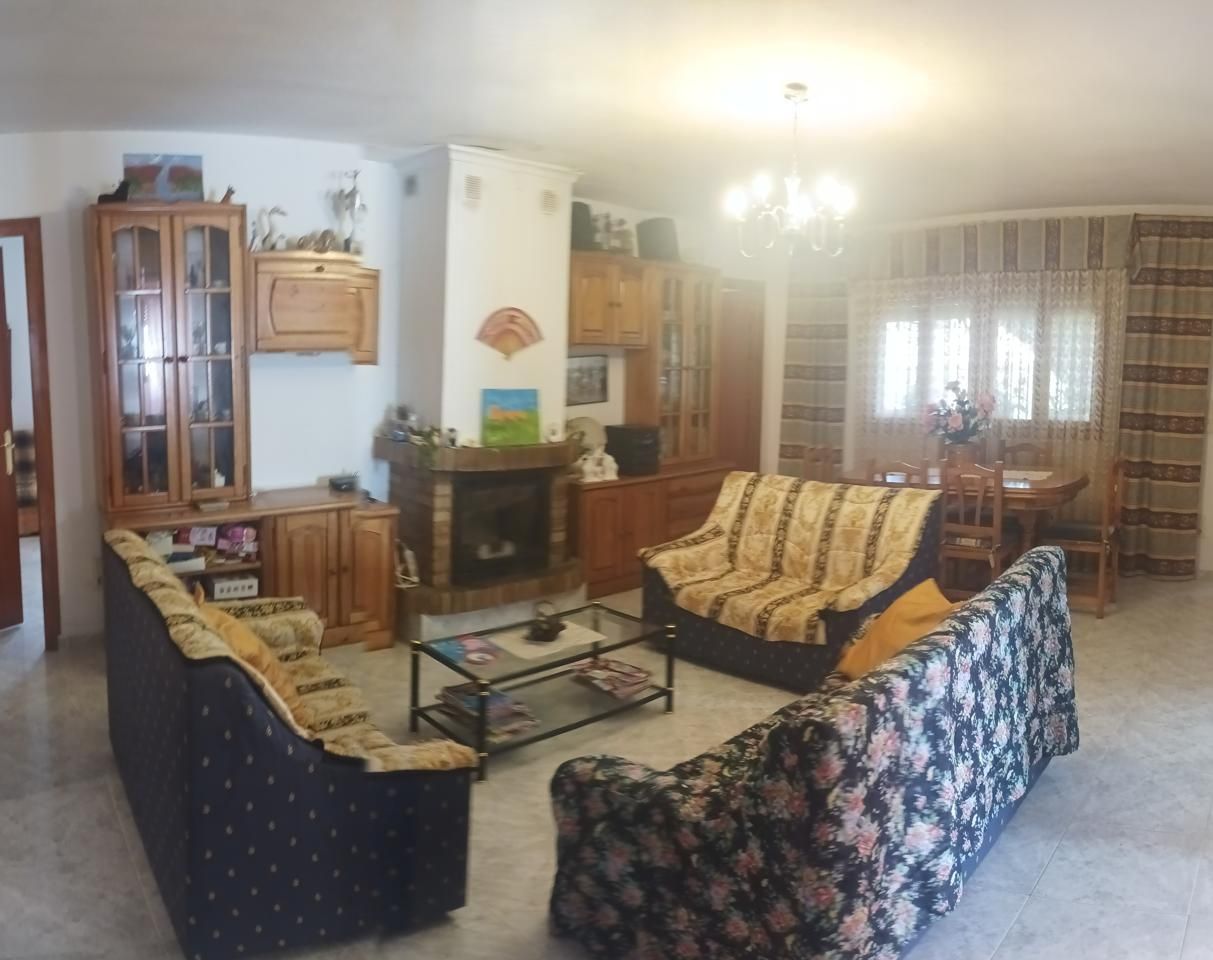 Sala d'estar de Casa o xalet en venda en Calatayud amb Jardí privat