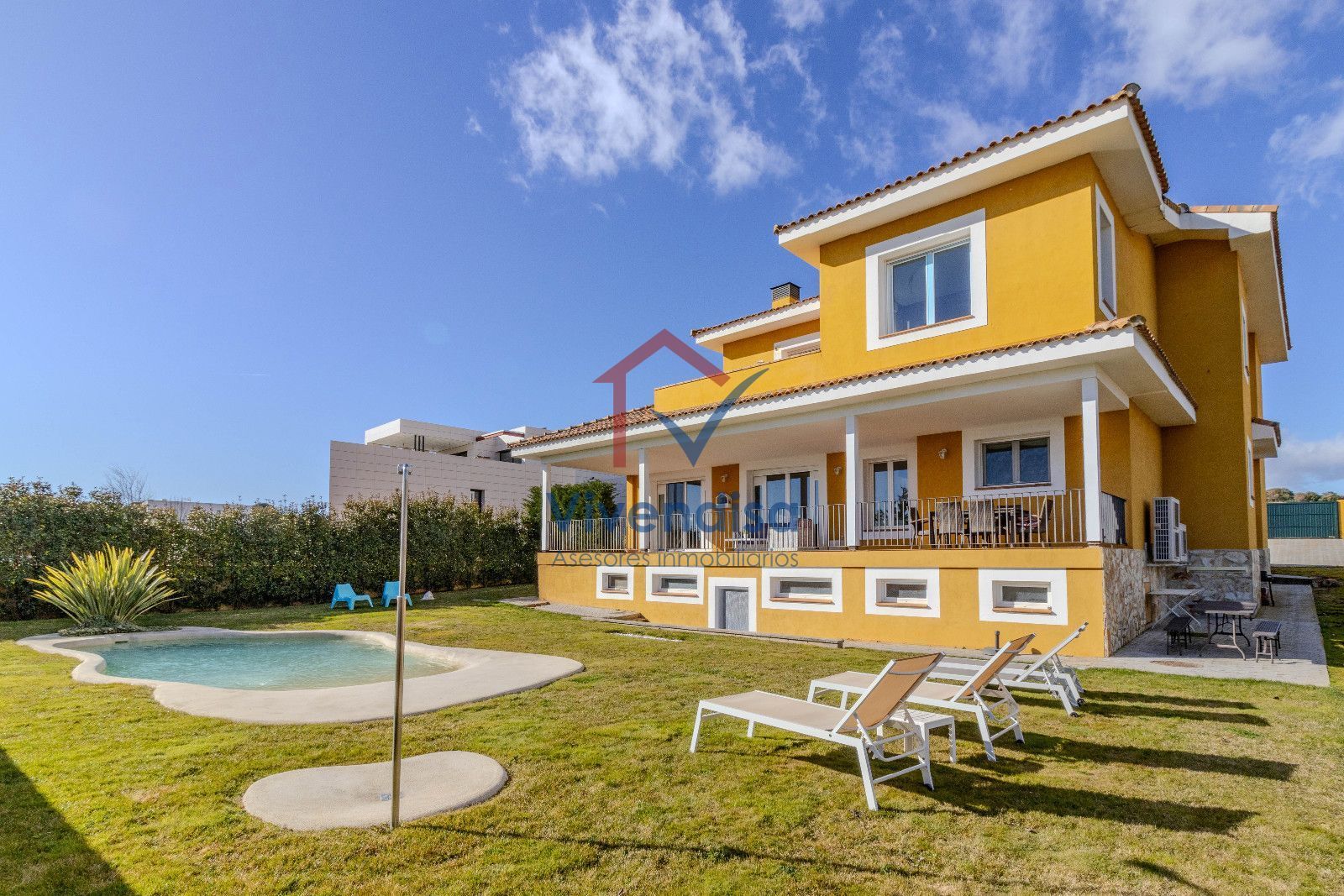 Exterior view of House or chalet for sale in Cabanillas del Campo  with Air Conditioner, Heating and Private garden
