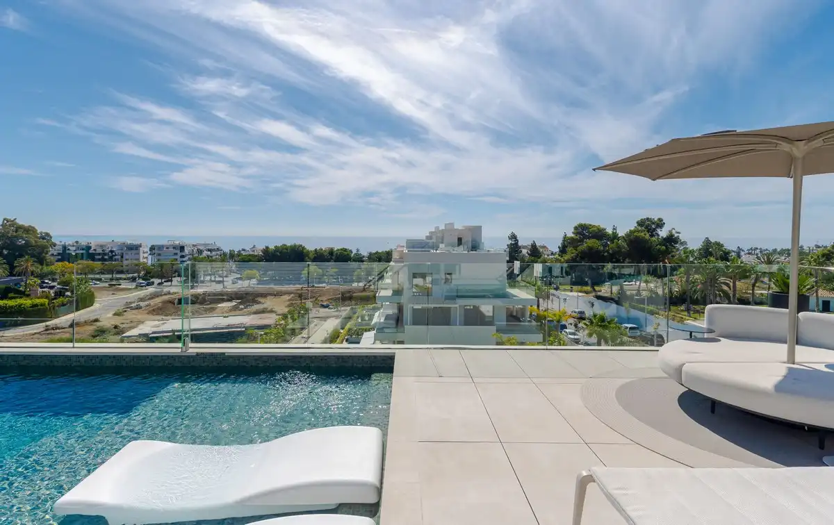 Terrasse von Dachboden zum Verkauf in Marbella mit Klimaanlage, Terrasse und Abstellraum