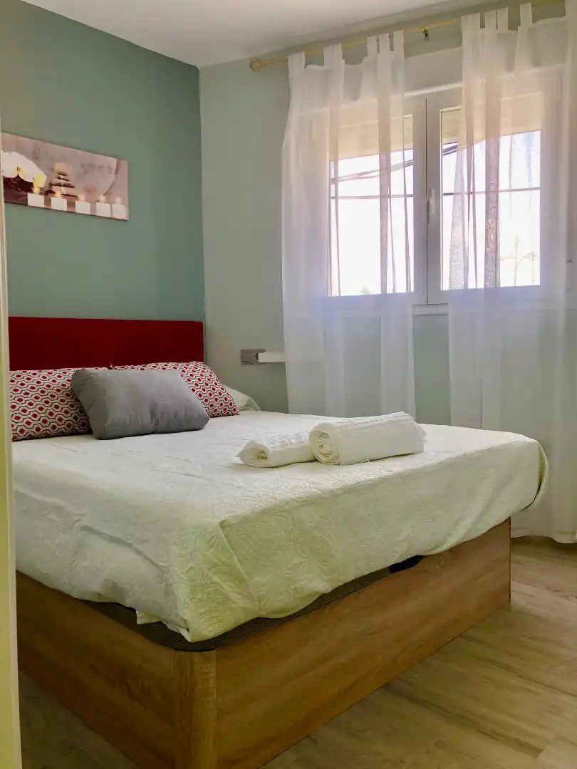 Schlafzimmer von Wohnung zur Miete in Trujillo mit Klimaanlage, Heizung und Abstellraum