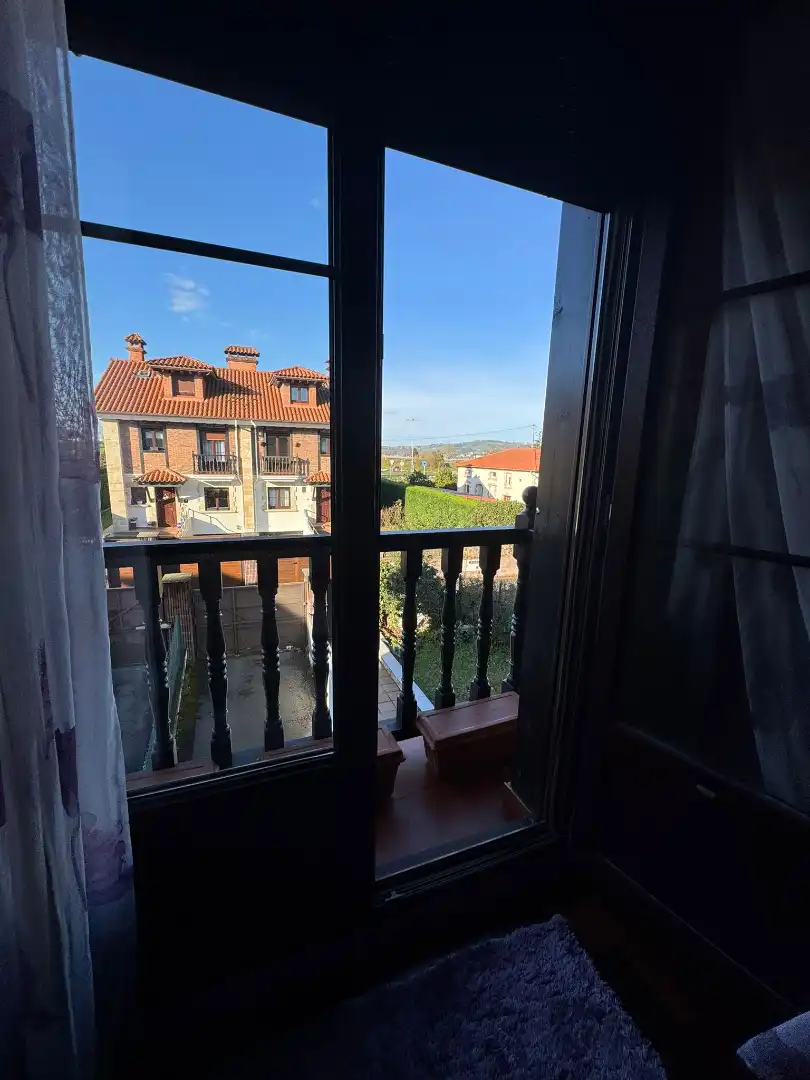 Außenansicht von Einfamilien-Reihenhaus zum Verkauf in Polanco mit Heizung, Privatgarten und Terrasse