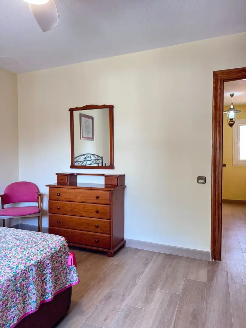 Schlafzimmer von Einfamilien-Reihenhaus zum Verkauf in Roquetas de Mar mit Klimaanlage
