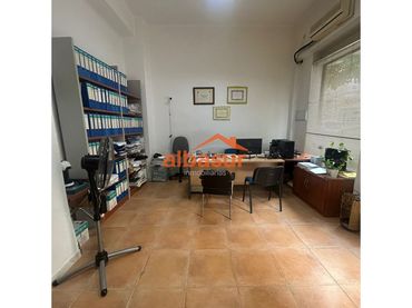 Oficina en venta en Calle Antonio Maura 4