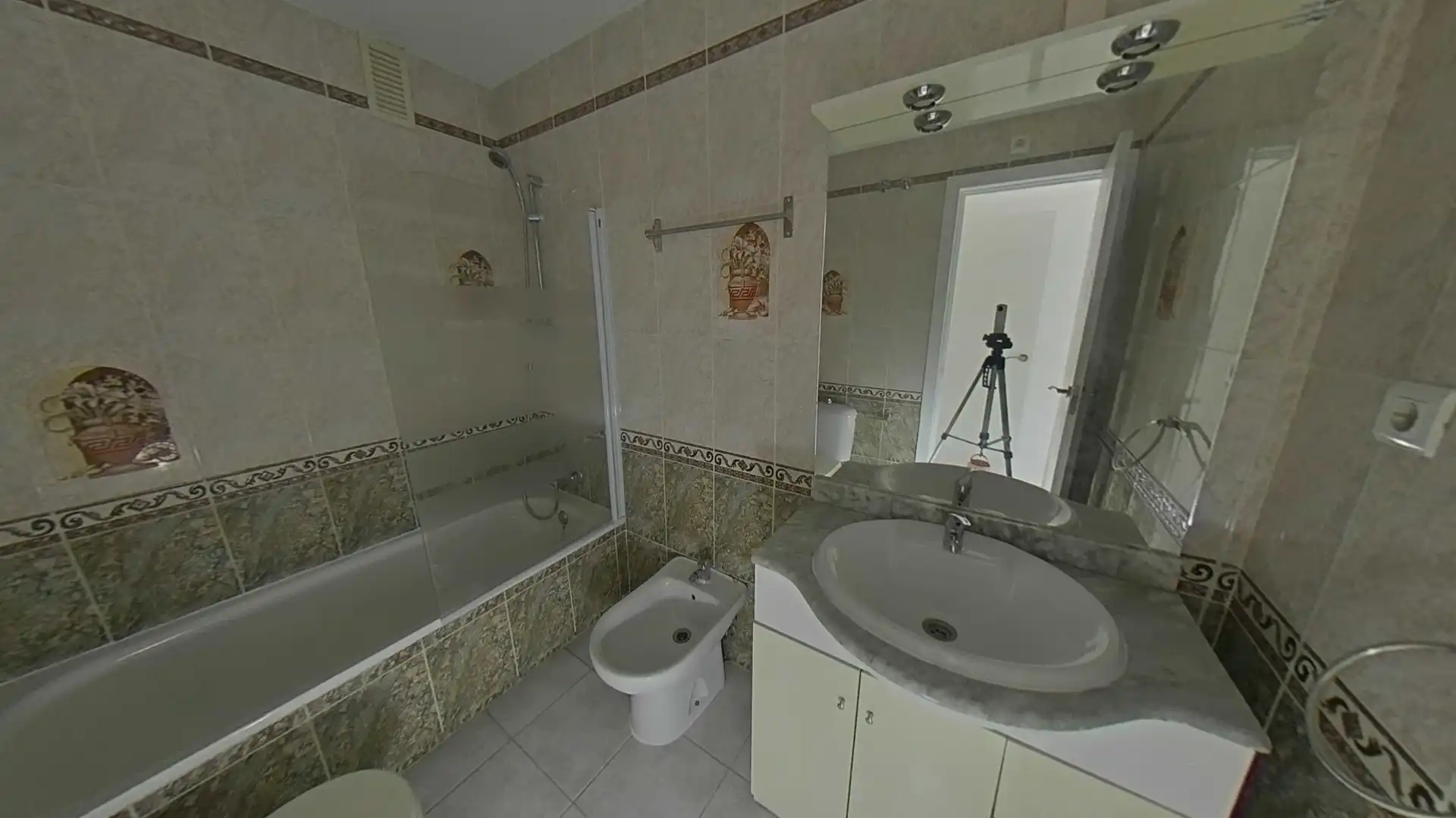 Badezimmer von Dachboden zum Verkauf in Mijas mit Abstellraum und Schwimmbad