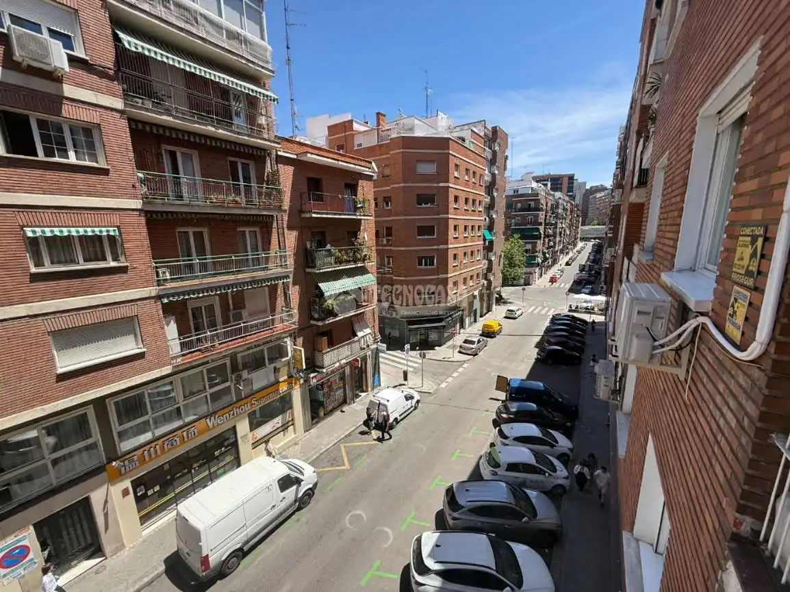 Vista exterior de Pis en venda en Madrid