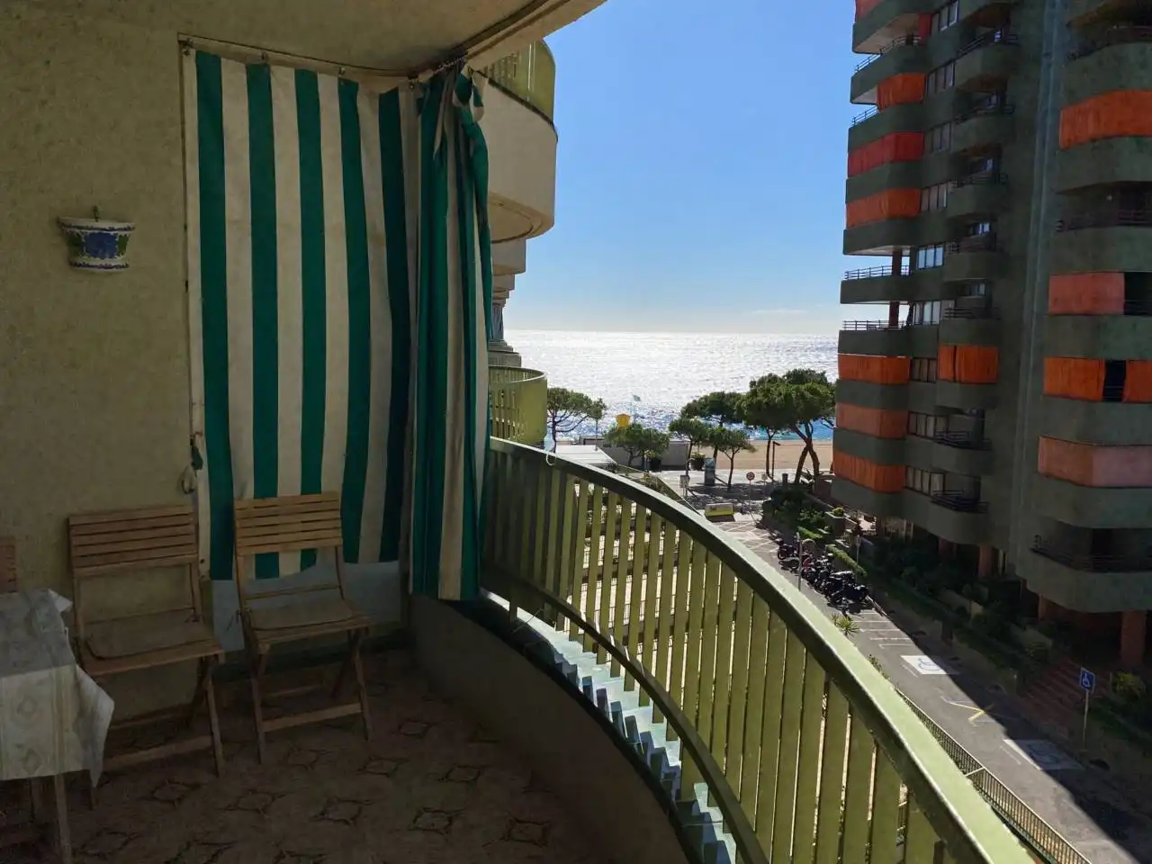 Habitación de Piso en venta en Castell d'Aro, Platja d'Aro i s'Agaró con Calefacción, Terraza y Balcón