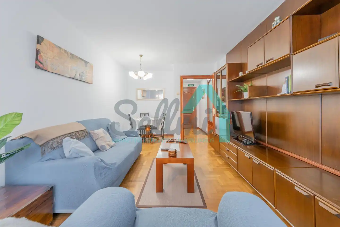 Sala d'estar de Pis de lloguer en Gijón  amb Calefacció, Parquet i Moblat
