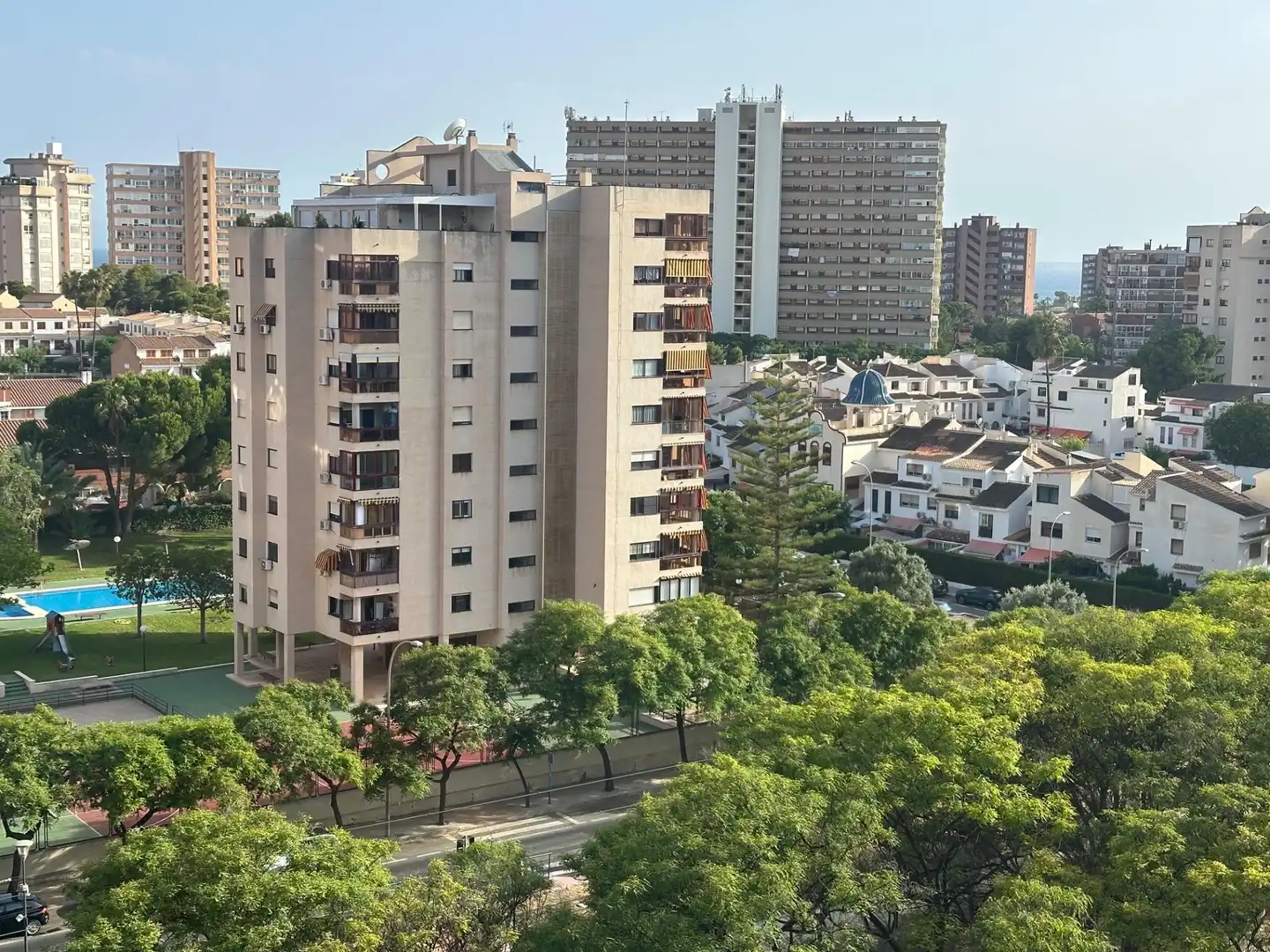 Vista exterior de Piso de alquiler en Alicante / Alacant con Aire acondicionado y Piscina comunitaria