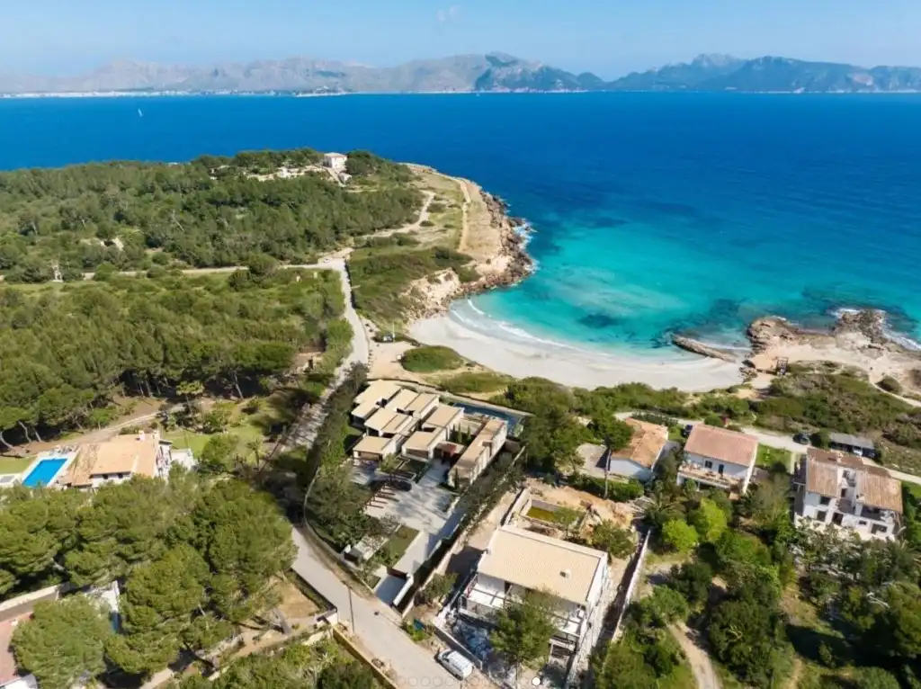 Vista exterior de Casa o xalet en venda en Alcúdia amb Aire condicionat, Jardí privat i Piscina