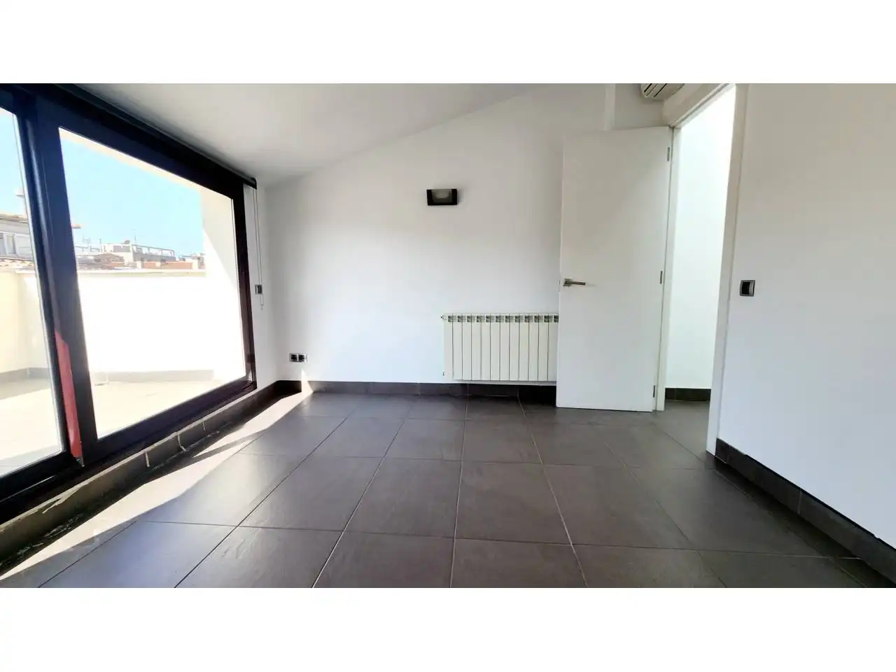 Terrasse von Einfamilien-Reihenhaus zum Verkauf in Sabadell mit Klimaanlage, Heizung und Terrasse
