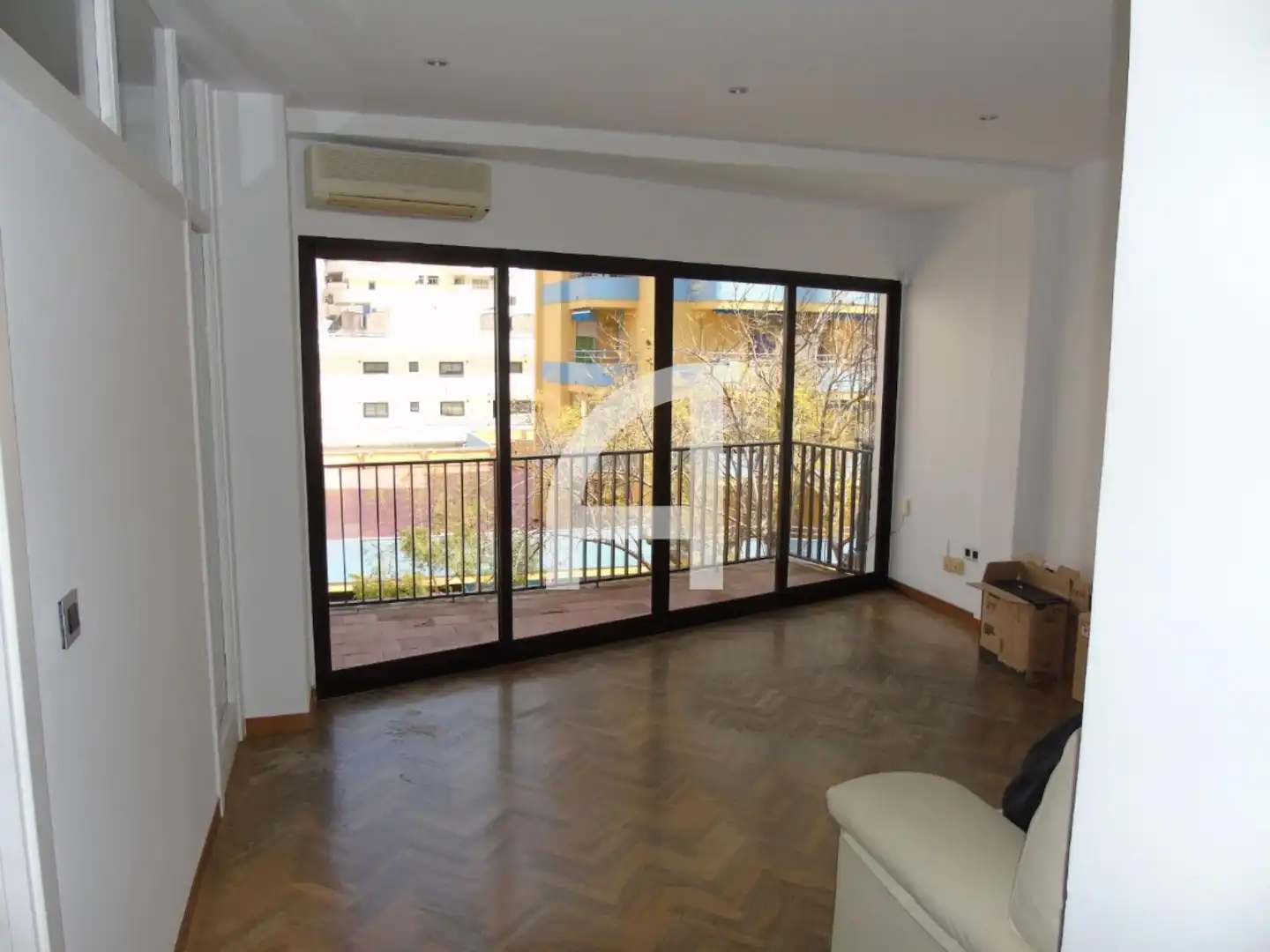Living room of Flat for sale in Fuengirola  with Air Conditioner, Heating and Parquet flooring
