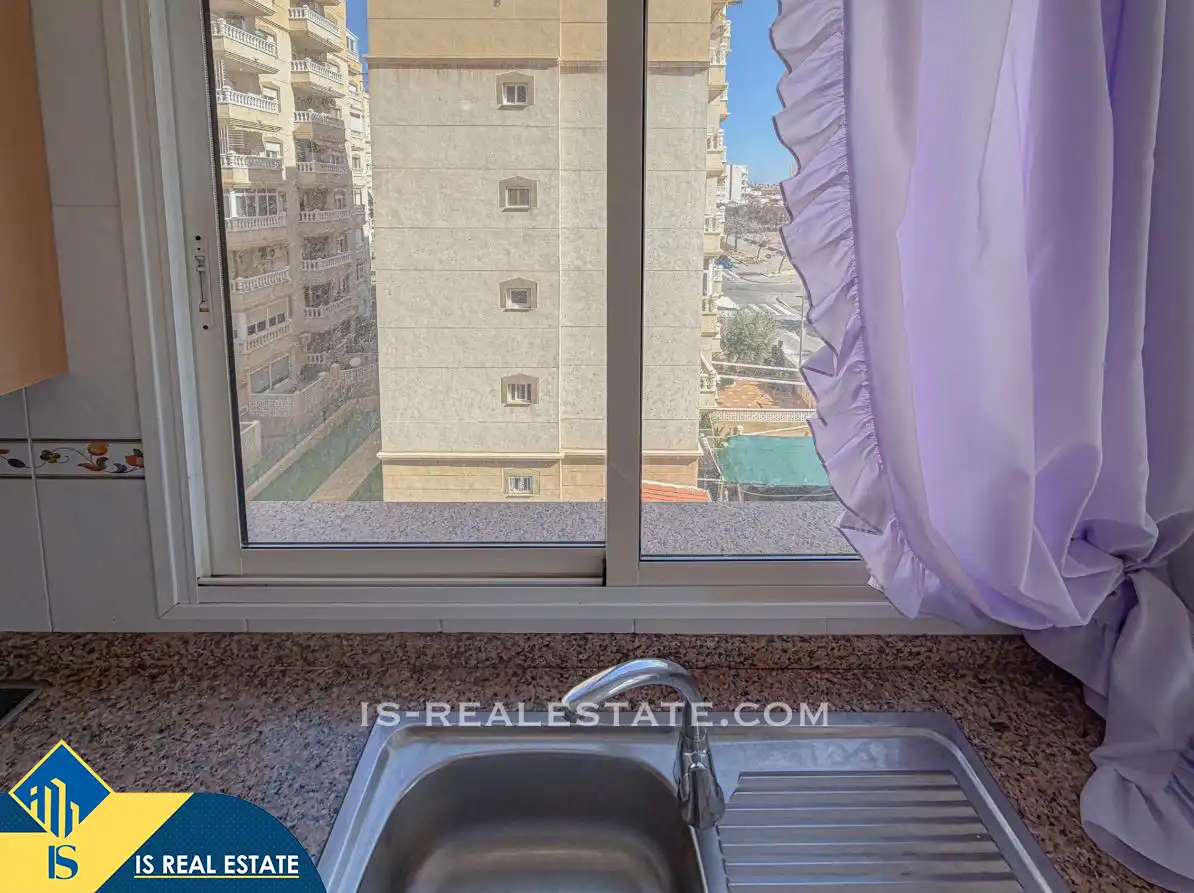 Vista exterior de Apartament en venda en Torrevieja amb Calefacció, Moblat i Forn