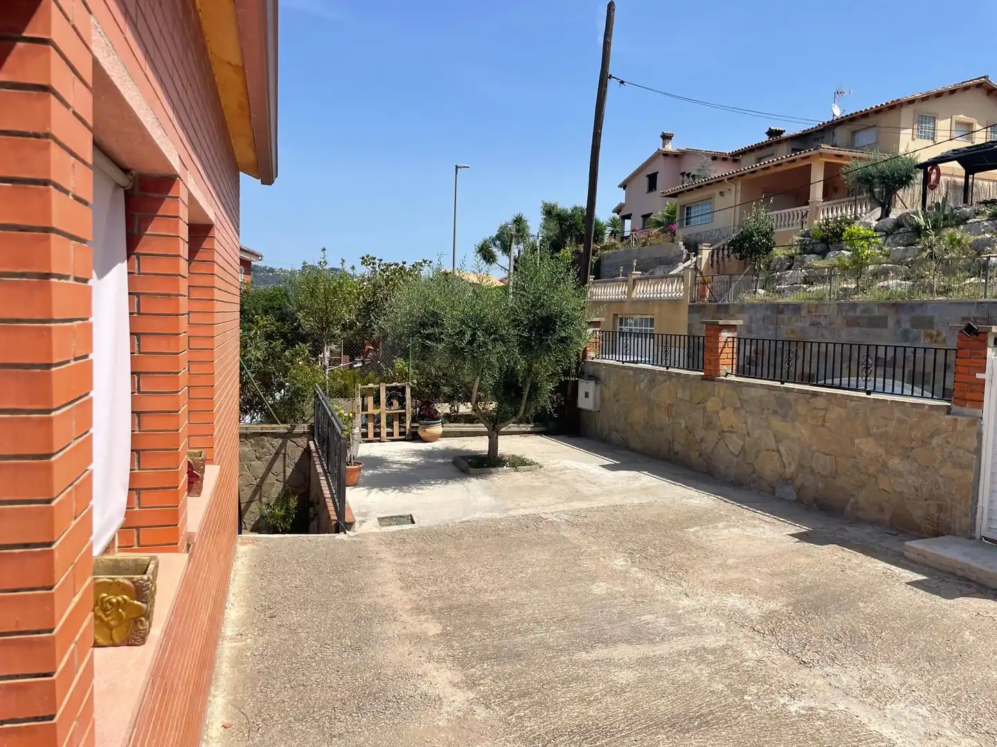 Vista exterior de Casa o xalet en venda en Cervelló amb Aire condicionat, Calefacció i Jardí privat