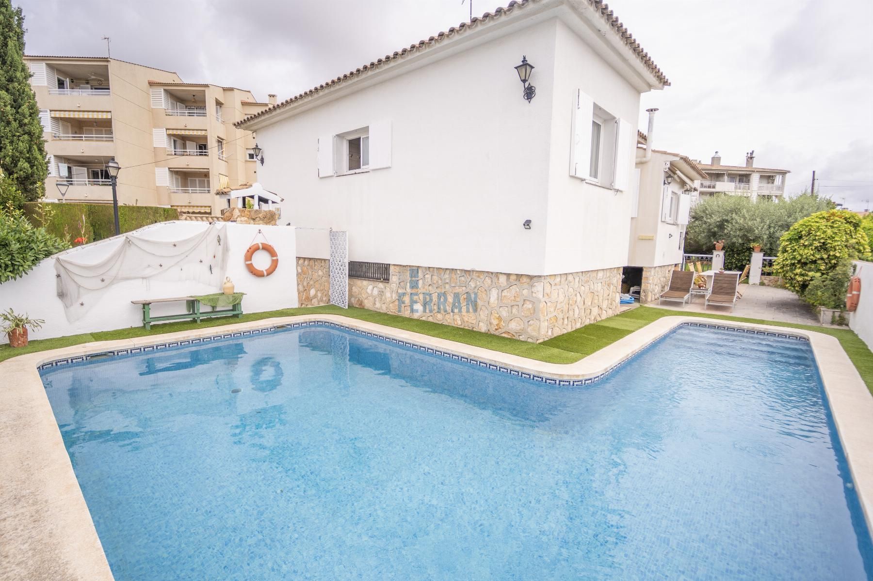 Swimming pool of House or chalet for sale in El Vendrell  with Air Conditioner, Heating and Terrace