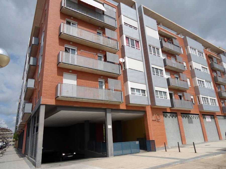 Exterior view of Garage for sale in  Huesca Capital