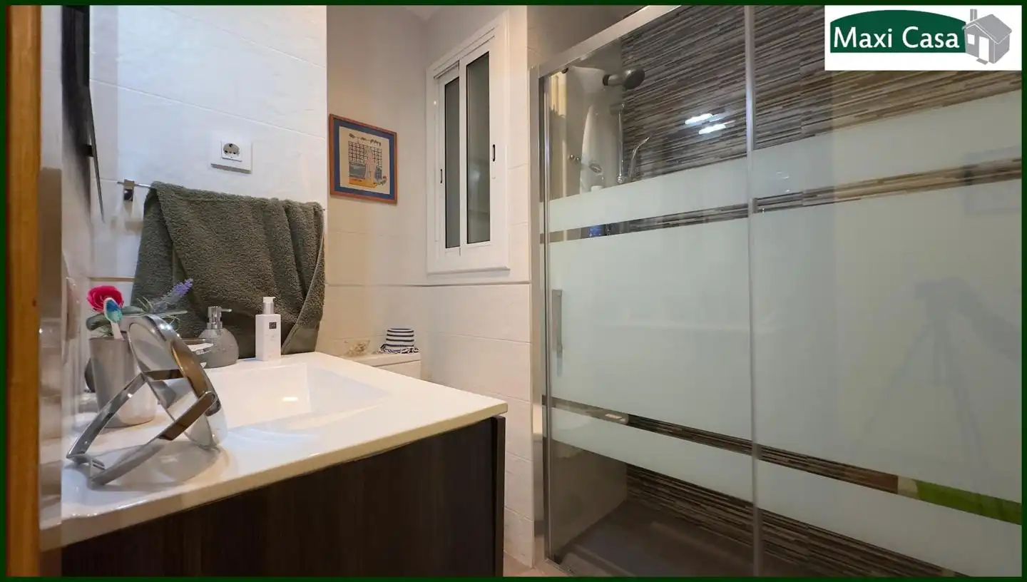 Bathroom of Flat for sale in Barcelona  with Heating, Parquet flooring and Terrace