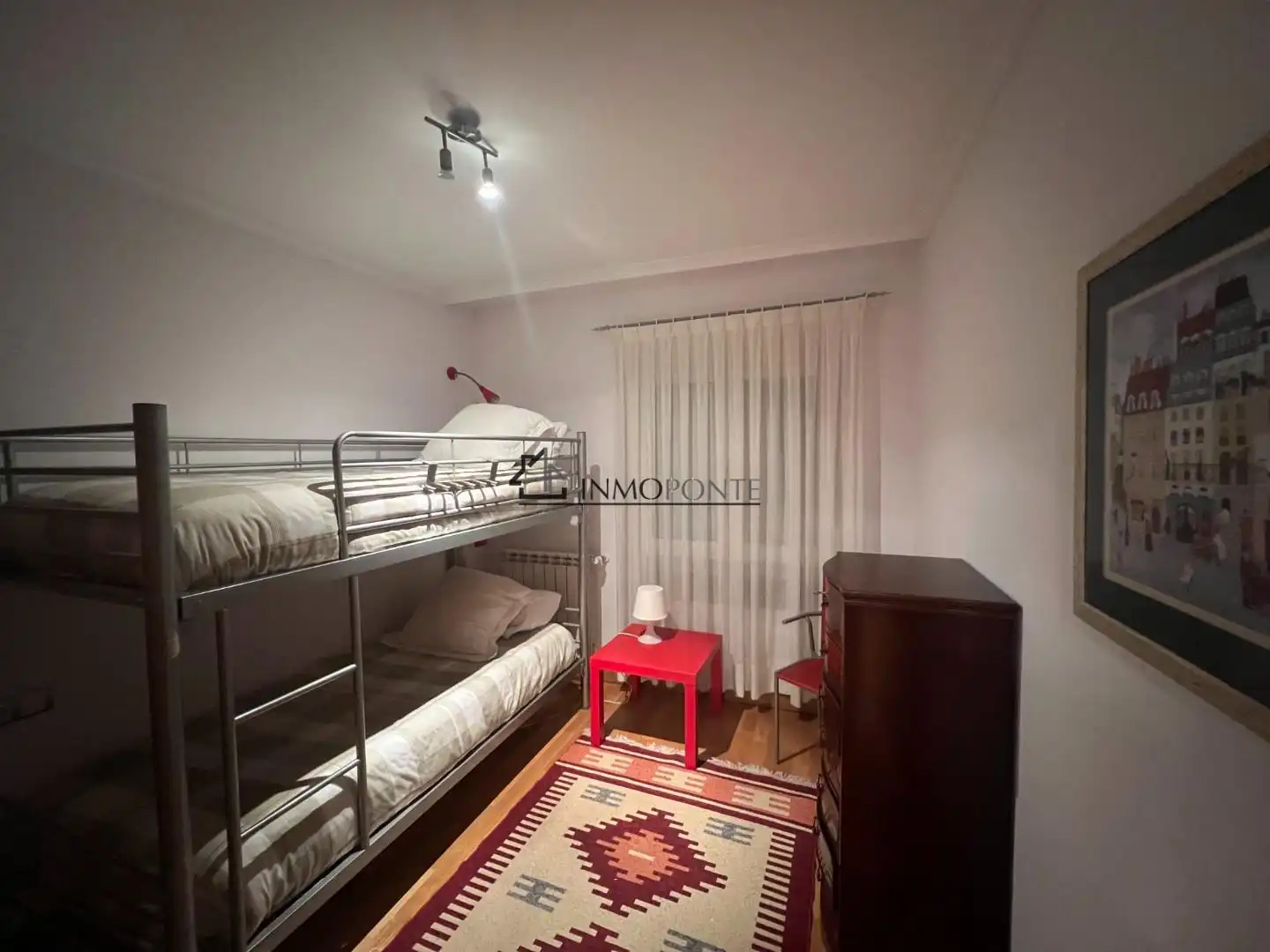Schlafzimmer von Wohnung zur Miete in Poio mit Heizung, Ofen und Waschmaschine
